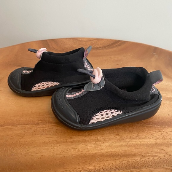 3 for $ 15 Skidders Girl's Skidproof
Sun Grip Water Shoes - Picture 6 of 7